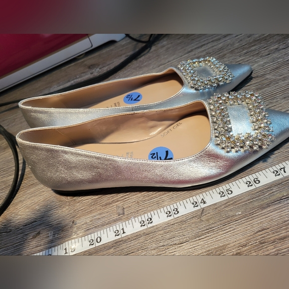 Marian NWOT Silver Flats with Embellished Design size 7.5 - Picture 3 of 7